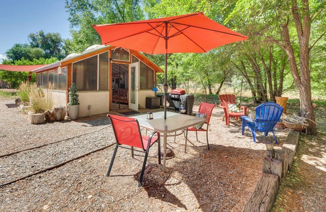 Cozy Santa Fe Getaway - Near Creek & Casinos