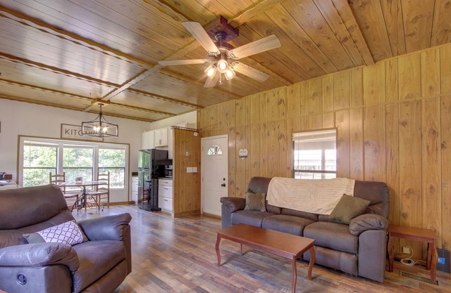 Cozy Sardis Vacation Rental ~ 3 Mi to Water!