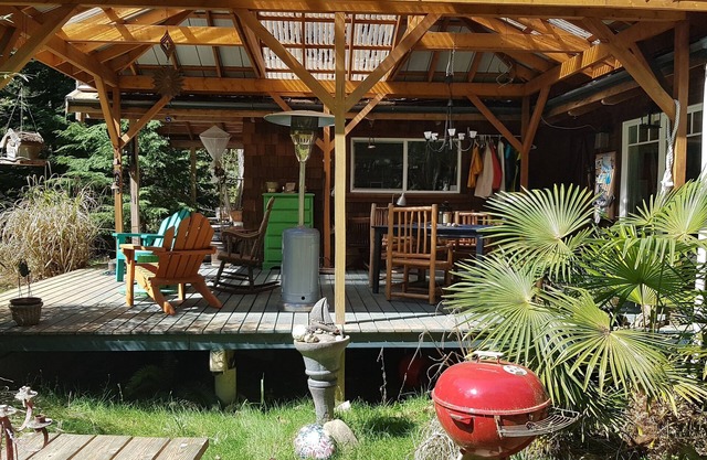 Cozy Savary Island Cabin (whole cabin)