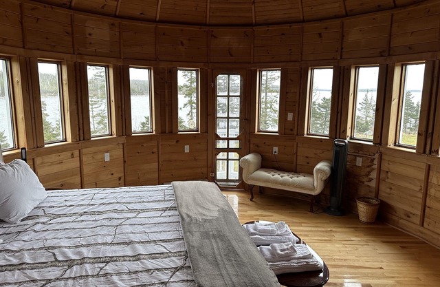 Cozy Seaside 3 Bedroom Cottage in Cole Harbour Village in Guysborough County