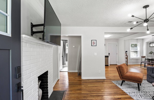 Cozy & Secluded, 10 Min to Airport, 20 Min to Downtown, Self Checkin