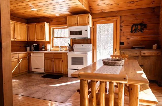 Cozy Secluded 3 BR Log Cabin with Hot Tub and Wood Burning Fireplace!