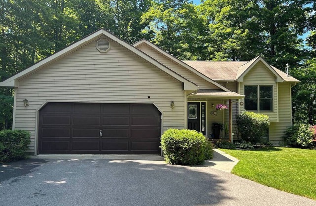 Cozy, secluded and centrally located close to TC and Glen Arbor