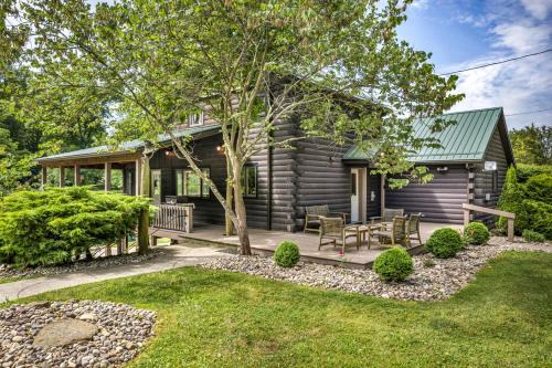Cozy Secluded Cabin with Games and Hot-tub in Sarahsville, Ohio
