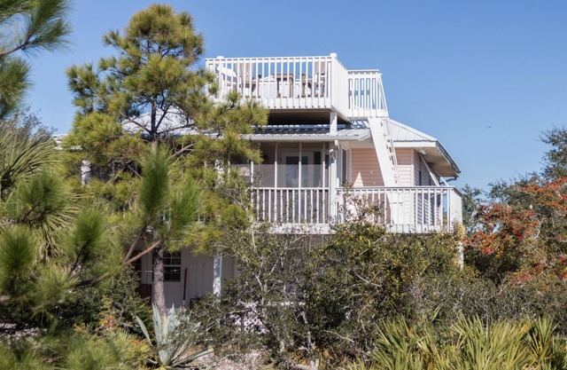 Cozy, secluded, Not your typical beach rental