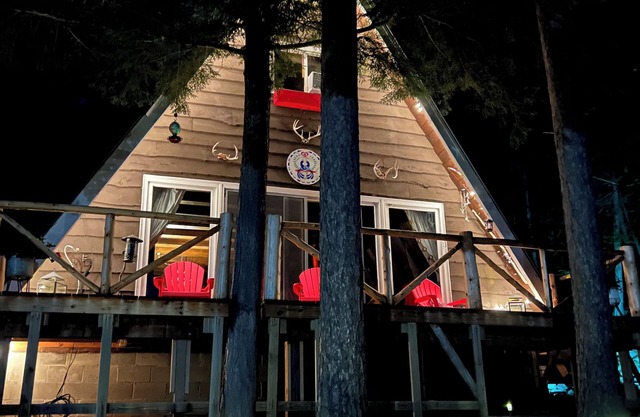 Cozy,secluded waterfront lodge nestled in the Adirondack Mountains. Pet friendly