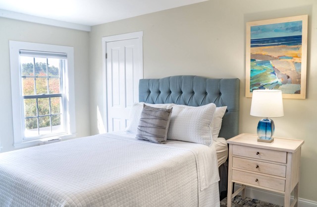 Cozy second floor suite with kitchenette!