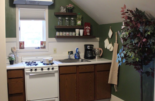 Cozy Second-Floor Stylish & Comfortable Stay