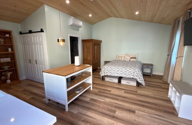 Cozy , Secure studio in tranquil Lomita with Private Parking.