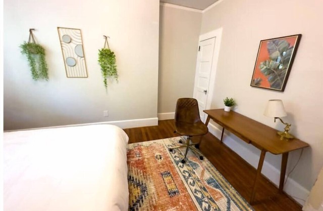 Cozy Shandon Downtown Bungalow