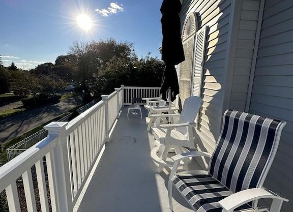 Cozy Shore House- close to boardwalk yet private and quiet