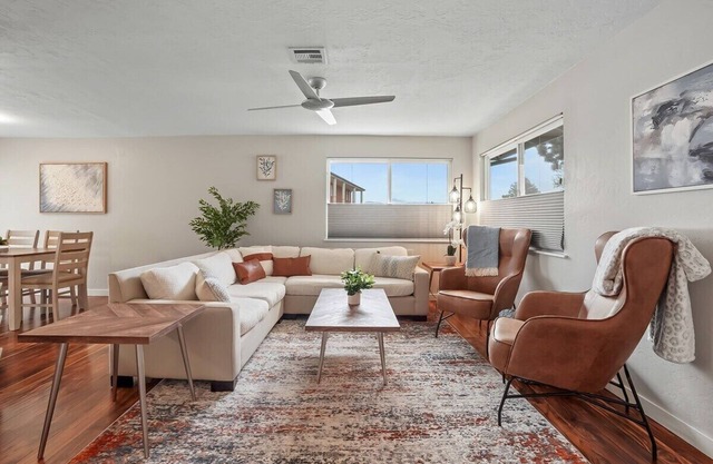Cozy Single Level Boise Home- dogs welcome!