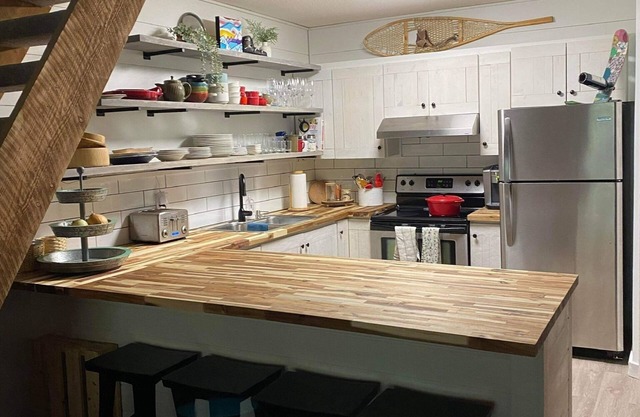 Cozy Ski Condo with loft on Big White Mountain,