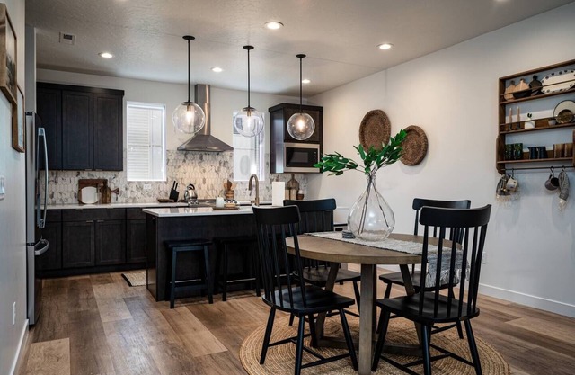 Cozy Ski Getaway | Pool | Pickleball |