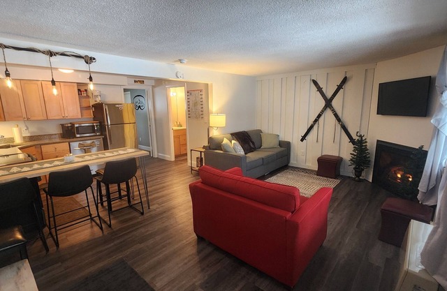 Cozy Ski Retreat at Waterville Valley. Pet Friendly!