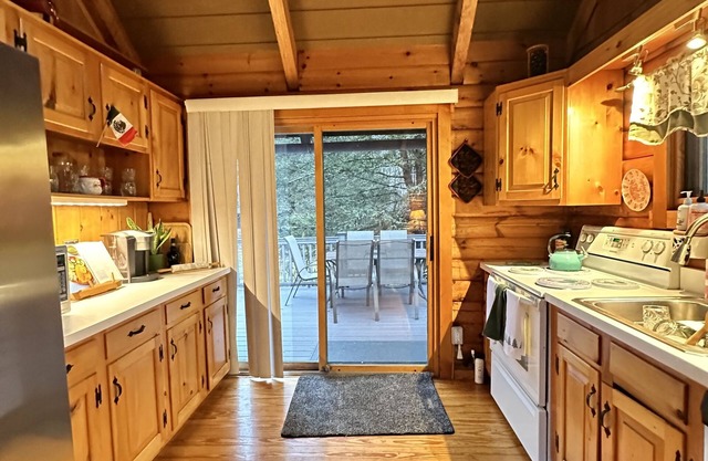 Cozy small cabin in the heart of the Catskills. Close to ski lodges and hiking!