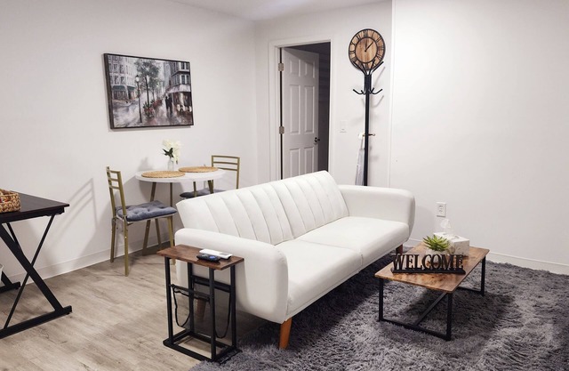 Cozy small one bedroom unit