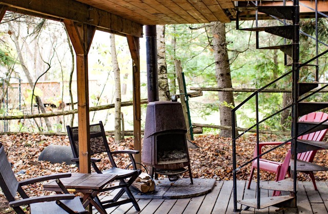 Cozy & small waterfront cottage, 2 hours from GTA, dog friendly! 2 to 4 people