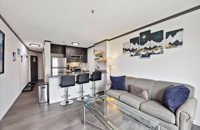 Cozy Snowshoe Condo Rental: Walk to Chair Lift!
