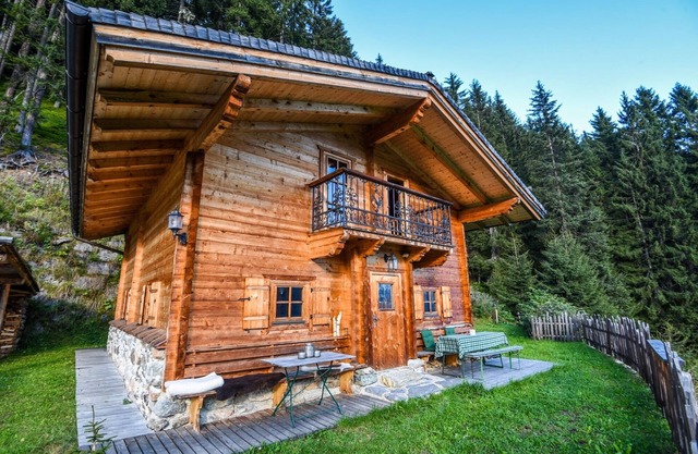 Gemütliche Vollholz Almhütte in den Zillertaler Alpen