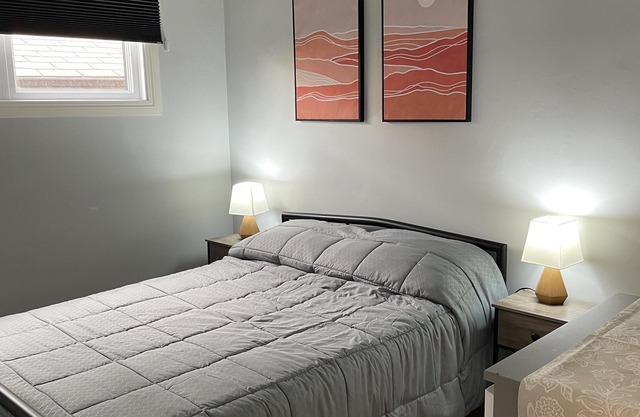 Cozy Space, 5mins to outdoor pools, shops, and restaurants.