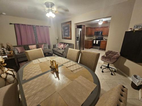 Cozy & Spacious 2 Bedroom Haven - - Non Smoking