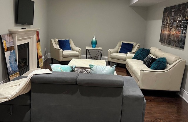 Cozy & spacious 2 bedroom basement apartment just 16 minutes from the airport.