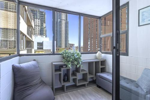 Cozy & Spacious 2BR at Stampede w Parking and AC