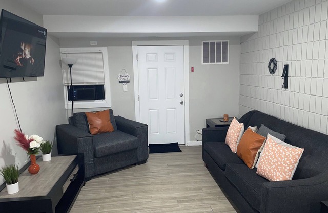 Cozy & Spacious / 3 Min Walk to Yale Hospital