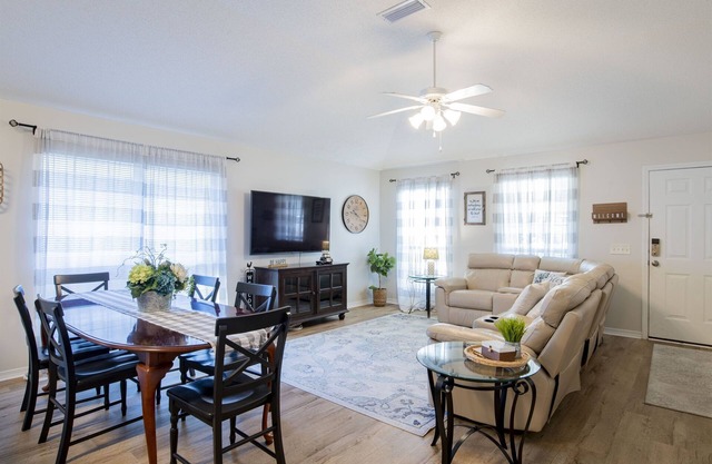 Cozy & Spacious 4 bdrm Cottage in Pensacola