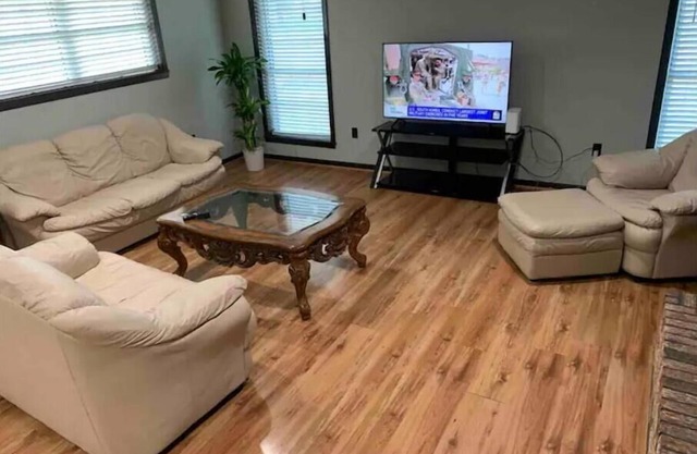 Cozy, Spacious and Clean Home, Close to I-10