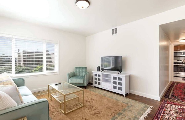 Cozy Spacious Furnished 1BR-APT in the Heart of SF