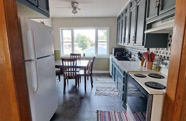Cozy/Spacious home near Whitewater State Park!