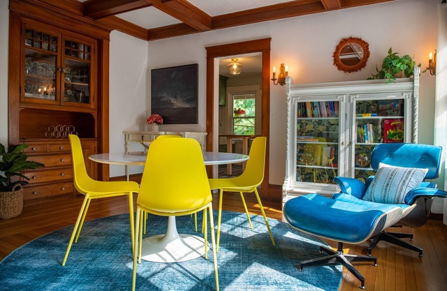 Cozy & Spacious home next to Gorgeous City Park - Outdoor Dining, Hot Tub & Gym!