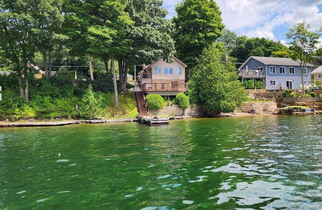 Cozy St. Lawrence waterfront cottage. Two bedrooms, 1 bathroom sleeps 6!