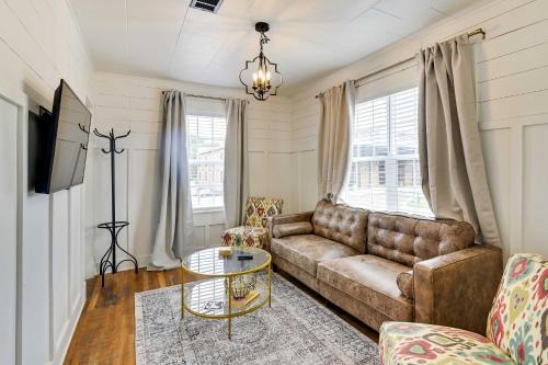 Cozy Starkville Apartment Walk to Main Street!