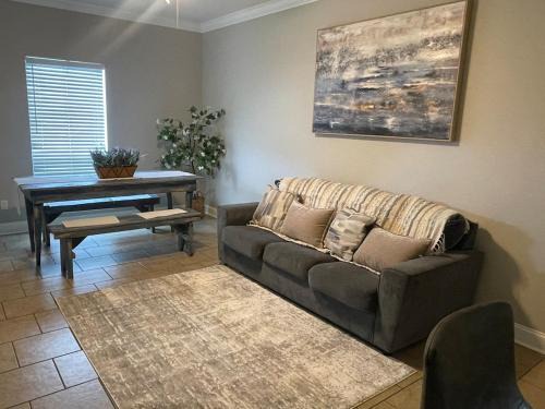 Cozy Stay Near Dow, Golf, & LSU