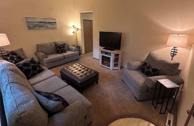 Cozy Stay on Cabaret