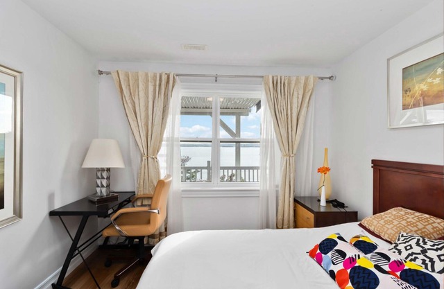 Cozy stay overlooking the bedford basin