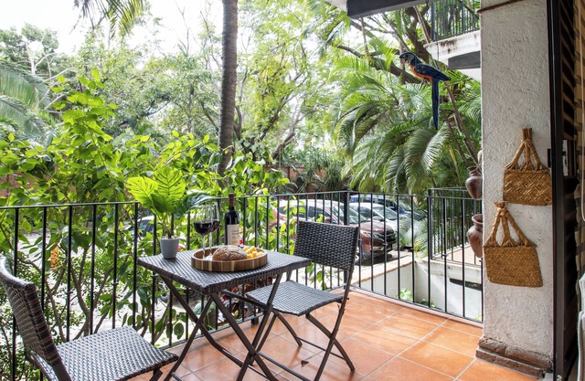 Cozy stay Tropical Vibes near Beach