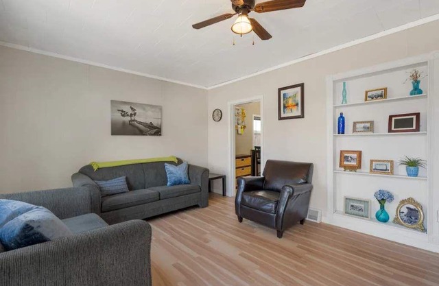 Cozy stay with just a 5 minute walk to downtown Drumheller!