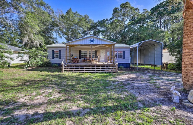 Cozy Steinhatchee House w/ Fire Pit & Grill!