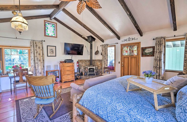 Cozy 'Story Book Barn Cottage' w/ Scenic View