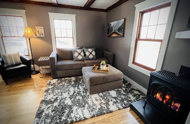 Cozy Stowe Cabin - Your quiet retreat for a Vermont adventure!!