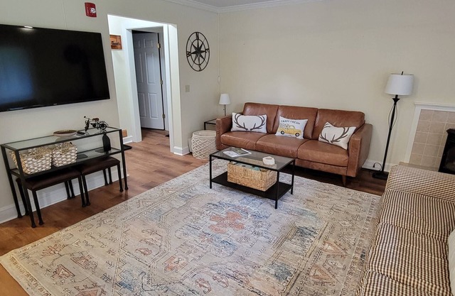 Cozy Stowe Getaway steps away from Rec Path, Food, and Fun!