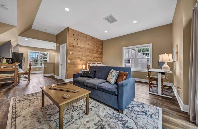 Cozy Studio 1 Bed + Sofa Bed Apt in Amherst