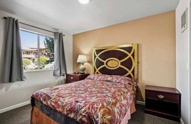 (Cozy studio, 1BED, 1BA, w/ kitchen)