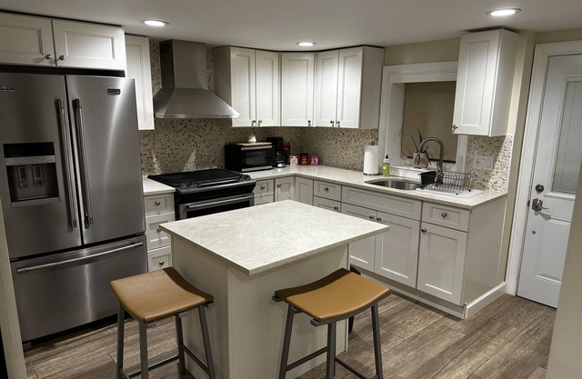 Cozy Studio Apartment With Park View /Pet-Friendly Neighborhood
