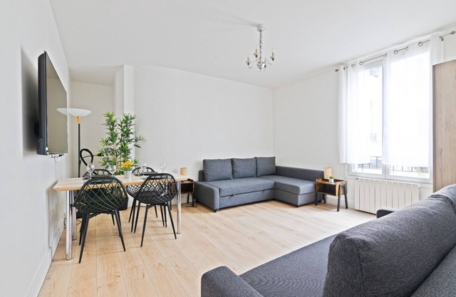 Cozy Studio Apartment Near at the Centre