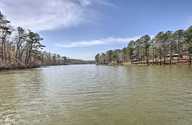 Cozy Studio Cabin in Tallassee w/ Water View!